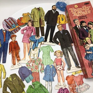 Muñecas de papel vintage Family Affair 1968 #4767 con caja, ropa, muñecas de papel - Imagen 1 de 11