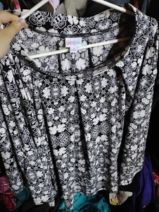 Lularoe Medium schwarz-weiß Blumen Rock Muster stretchig Basic ex - Bild 1 von 2