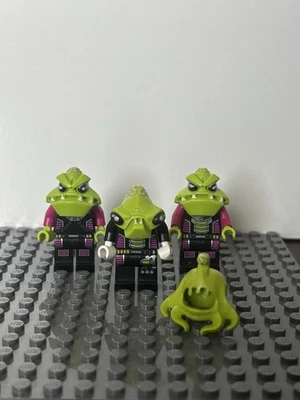 LEGO Alien Conquest: Minifigure lot of ADU soldiers, Aliens, and civilians. - Image 1 of 2