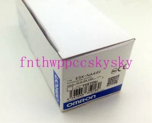 OMRON E3X-NA44V INTERRUTTORE FOTOELETTRICO AMPLIFICATORE FIBRA OTTICA 12-24VDC PLC NUOVO - Foto 1 di 3