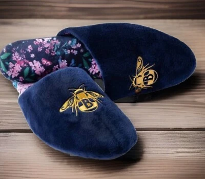 Chinelos Bridgerton Izzy & Liv Feminino Encantador Azul Marinho Floral Abelha Tamanho: 11 Novo com etiquetas - Imagem 1 de 4