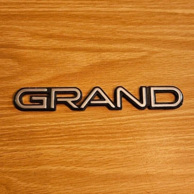 Pontiac "Grand" Am 1992-1997 emblema de puerta delantera de plástico - cromado - como se quitó Foto 1 de 4