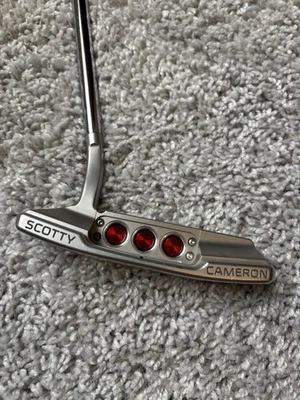 Titleist Scotty Cameron Select Newport 2,5, 34 polegadas, destro - Imagem 1 de 4