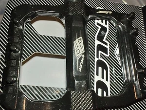 bicycle pedal aluminum alloy DU bearing pedal mountain bike Palin riding pedal - Picture 1 of 9
