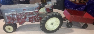 Vintage Ertl INTERNATIONAL TRACTOR Farming Equipment-Fresh Out Of Barn! W/wagon - Picture 1 of 18