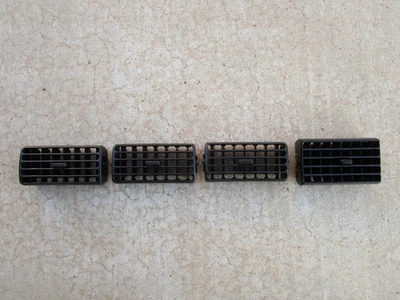 Toyota Corolla 1988-1991 cupé negro tablero delantero ventilaciones de aire OEM cantidad 4 Foto 1 de 4