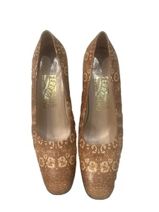 Zapatos de salón Salvatore Ferragamo de cuero con tacón ancho talla 6,5 - Imagen 1 de 5