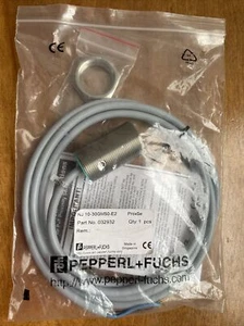 PEPPERL + FUCHS NJ10-30GM50-E2 ref. 032932 New - Picture 1 of 2