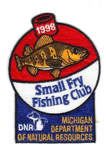 1998 MICHIGAN DNR MASTER ANGLER SMALL FRY FISHING CLUB PATCH-MICHIGAN DEER-BEAR - Picture 1 of 2