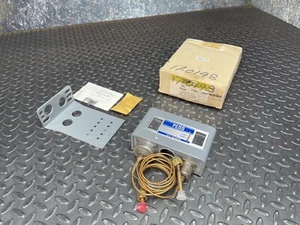 Unused Johnson Controls Counterline Dual Pressure Control, P72MA-1 - Picture 1 of 11