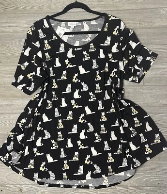 NWT LulaRoe 2XL Perfect Tee Black with Multicolored Cats Animals - Image 1 of 2