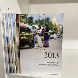 Anuario de los Testigos de Jehová 2013-2017 libro de bolsillo M7 - Imagen 1 de 2