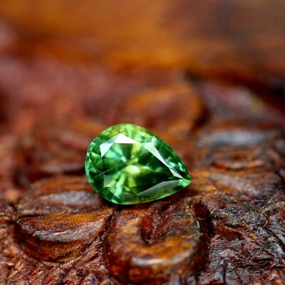 Certified Natural Green Sapphire 1.11cts VS Clarity Pear From Kenya Mines 7x5mm - Image 1 of 4