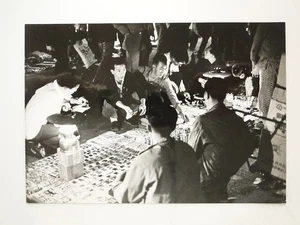 Photo Of Montmartre Market Trader In Hong Kong - Camera Press c1970s - Picture 1 of 2
