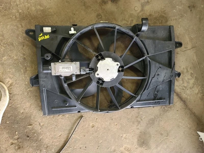 Radiator Fan Motor Fan Assembly Excluding SHO Fits 08-12 TAURUS 1871107 Foto 1 de 1