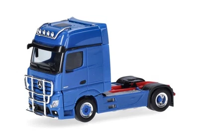 HERPA, MERCEDES-BENZ Actros Gigaspace 4x2 con barra luminosa e paraurti, 1/87... - Immagine 1 di 4
