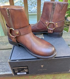 NEU im Karton Frye Veronica Harness kurze cognacfarbene Damenstiefel Größe 9,5 M - Bild 1 von 5