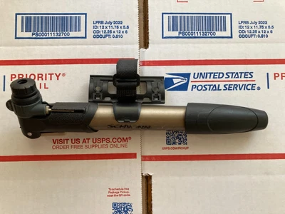 Schwinn Portable Bicycle Tire Air Hand Pump w/ Bike Frame Mount Schraeder Presta - Image 1 of 4