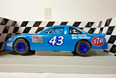 ERTL 7802 RICHARD PETTY STP 25TH ANNIVERSARY  AMERICAN MUSCLE 1:18 SCALE N.I.B. - Image 1 of 4