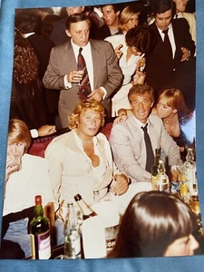 grande photographie argentique Johnny Hallyday Jean Paul Belmondo 18 x 24 cm SUP - Foto 1 di 9
