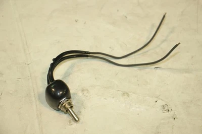 Interruptor de palanca aislado impermeable recubierto de PVC Cole Hersee 5582-10BX Foto 1 de 2