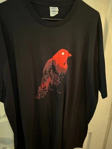 Herren T-Shirt Krähe/Rabe Wald Silhouette (2XL schwarz) - Woods Red Bird - Bild 1 von 3
