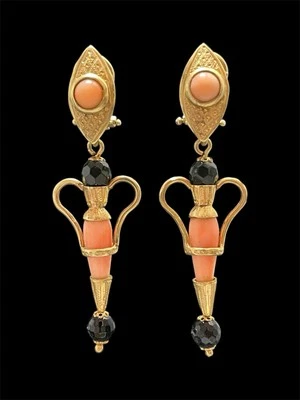 Orecchini Anfore Corallo E Onice - Immagine 1 di 4