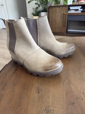 Bota de cuña Sorel para mujer 9,5 Joan Of Arctic Chelsea cuero beige impermeable nueva Foto 1 de 4