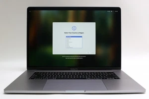 15" 2018, MacBook Pro, BTO, i9-8950HK 2.90GHz, 32GB, 512GB SSD, Radeon Pro 560X - Imagen 1 de 16