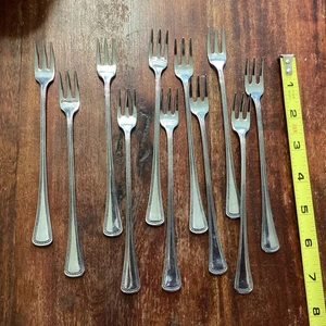Lot of 11 Oneida NEEDLEPOINT BEADED ARTISTRY Stainless Cocktail Forks 6" - Picture 1 of 3