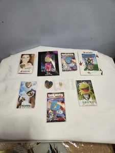 Schlümpfe Star Wars Trolle Yogi Bär verschiedene Charity Pins - Bild 1 von 5