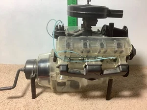 Revell 1/4 Visible V8 Engine w/Working Hand Crank Model (may be incomplete) - Picture 1 of 5