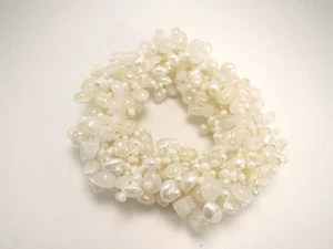 Fun Plastic Faux Pearl Cluster Bead Stretch Bracelet, 1990s - Bild 1 von 3