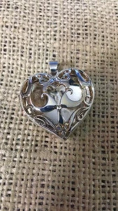 925 Hallmarked "BEST" filigree heart locket - Picture 1 of 5