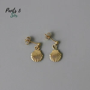 18K Gold Plated Scallop Shell Drop Earrings Dangle Drop Studs Women Gift - Picture 1 of 2