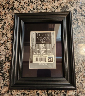 Marco de fotos vintage de madera real 5x7. Vidrio real. Ponte de pie o colga en cualquier dirección Foto 1 de 4