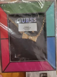 GUESS Halskette & Ohrstecker Geschenkset - Bild 1 von 4