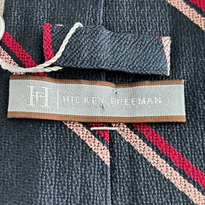 Neu mit Etikett Hickey Freeman dunkelblaue gewebte Seidenkrawatte NEU UVP $ 105 hergestellt in den USA - Bild 1 von 7