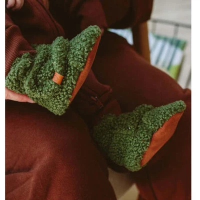 Goumi Stay On Sherpa Baby Boots in Spruce NWT 12-18 months - Image 1 of 4