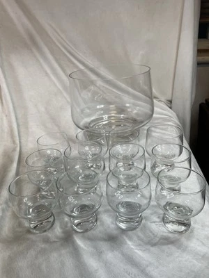 Vintage Clear Glass Holiday Punch Bowl Set 12 Pieces Old Fashioned Low Balls — 第 1/4 张图片