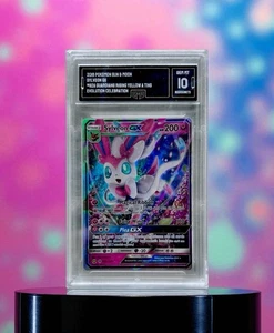 Pokemon 2018 SYLVEON GX 92a/145 Guardiani Evoluzione Risorgente Celebrazione GMA 10 - Foto 1 di 1