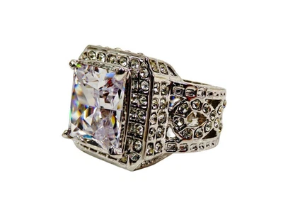 Large clear cubic zirconia stone ring with a square stone front Size 7 NEW - Image 1 of 4