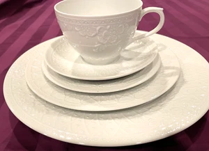 BRAND NEW W/ TAGS NIKKO BLANC FLEUR 5 PC PLACE SETTING -FREE SHIP - Picture 1 of 5