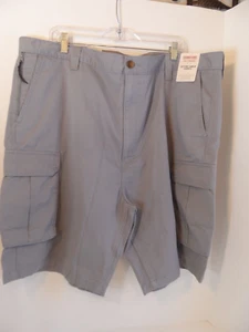 NEW Signature Levi Strauss Secure Cargo Shorts Men’s Gray Tech Pocket - Size 44 - Picture 1 of 7