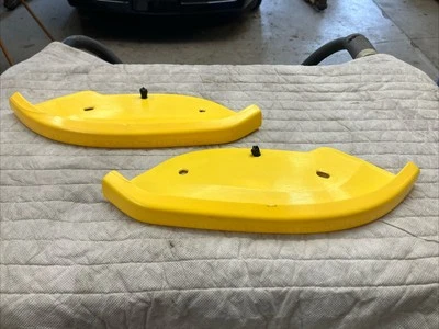 Protectores de alerón de barbilla de presa de aire 68288954AA y 68288955AA para Dodge Challenger Foto 1 de 4