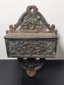 Soporte de pared de hierro fundido Wilton pintado rojo y verde vintage - Imagen 1 de 10