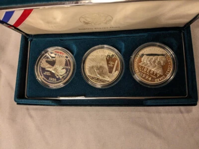 1994 US Veterans 3 Coin Three Silver Dollar Commemorative  Proof Set OGP Box COA - Image 1 of 3
