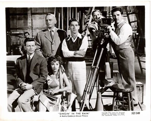 SINGIN' IN THE RAIN (1952) Vintage Still #50, equipo de cámara-Hermosa Niña Montaje - Imagen 1 de 2