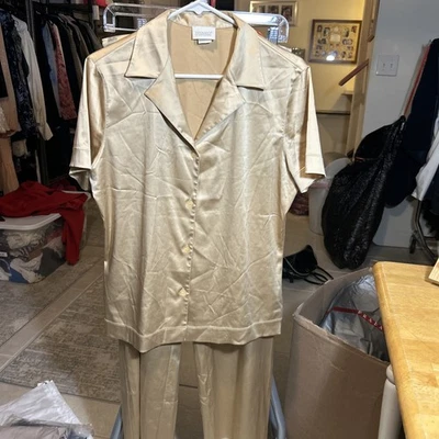 Hanro Pajama Size Small  Short Sleeve Pants - Image 1 of 4