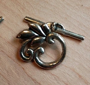 20Sets WHOLESALE Tibetan Silver LEAF / FLOWER Toggle Clasps Connectors  - Picture 1 of 4